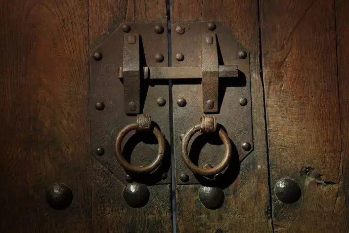 门锁的进化实则是安全的升级，智能门锁势必取代传统门锁