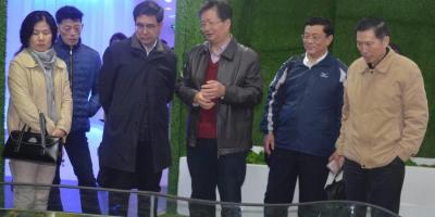 上海市人大代表一行人参观Wulian智能家居产品