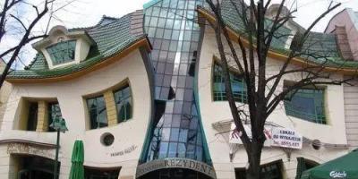 今天是世界旅游日，要不要来看下旅游界的“奇葩景点”……