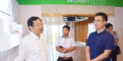 上海市委宣传部副部长参观物联传感自贸区智能家居