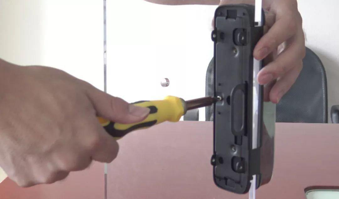 视频指导 | 2分钟学会安装玻璃门智能锁